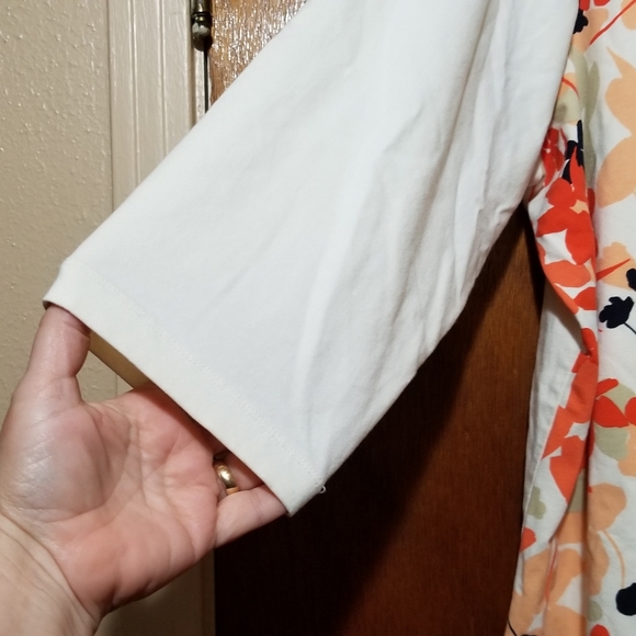 Rudy Rd. flowers & sequins - Picture 2 of 8